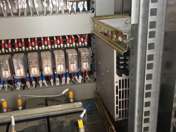 蓄電池智能在線養(yǎng)護(hù)終端