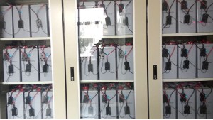 如何保證蓄電池作為直流電源的正常使用？