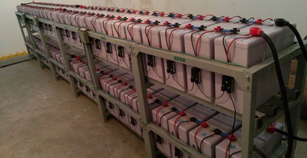 蓄電池電壓巡檢裝置